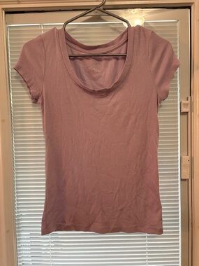 Women’s Scoop Neck Short Sleeve Tee